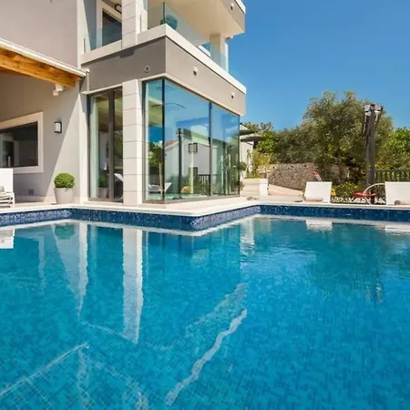 Magnificent Deluxe With Jacuzzi And Steam * Trogir