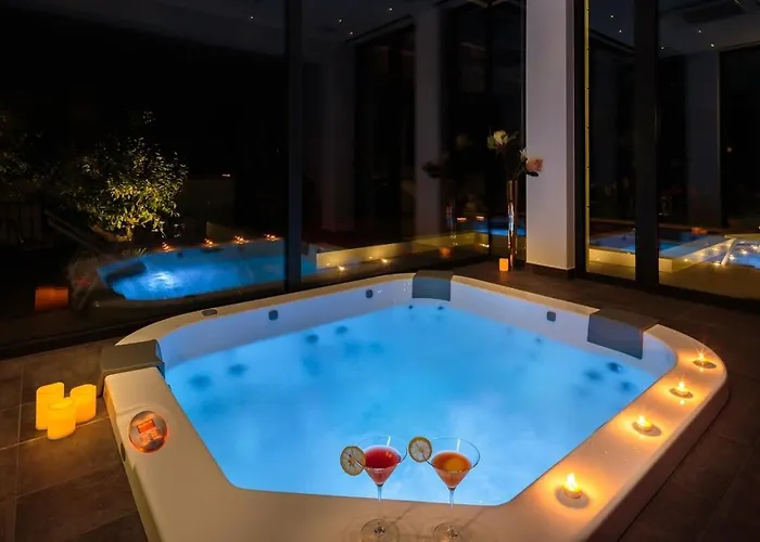Вилла Magnificent Deluxe With Jacuzzi And Steam Трогир