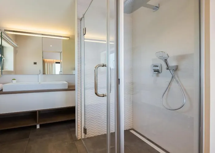 Magnificent Deluxe With Jacuzzi And Steam