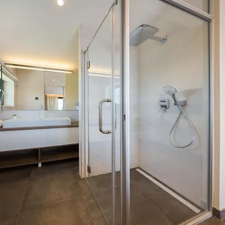 Magnificent Deluxe With Jacuzzi And Steam